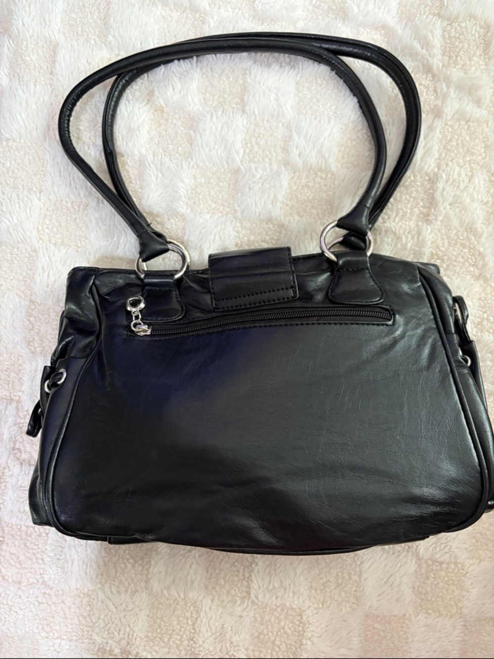 Black Chain-Detail Shoulder Bag - Women - Picture 2 of 3